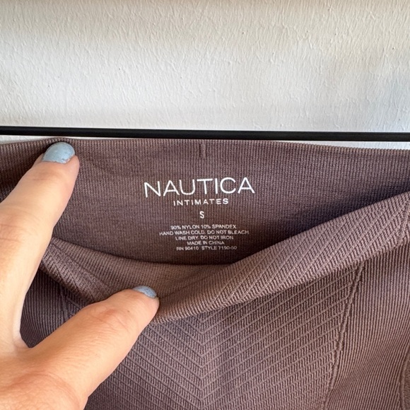 💜 Nautica Mauve Shapewear Shorts – NWOT
Size Small - Picture 4 of 8